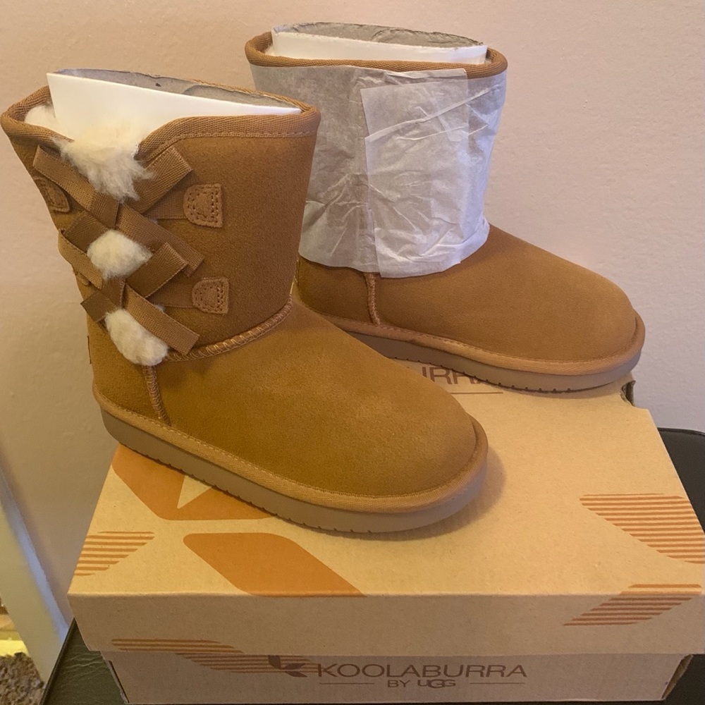 Girls Chestnut Koolaburra by Ugg’s boots